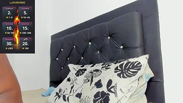 santi_brown Show Webcam