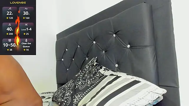 santi_brown Pertunjukan Webcam