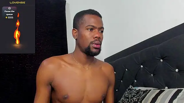 santi_brown Show Webcam