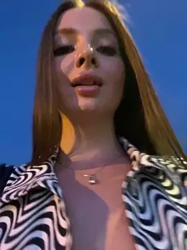 KrisMagnoly Adlı Modelin Canlı XXX Sohbeti