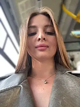 KrisMagnoly Adlı Modelin Canlı XXX Sohbeti