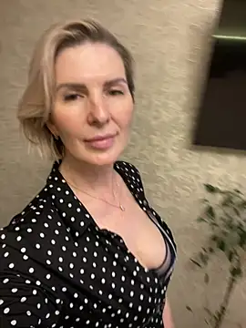 sensualEmilia's Live Chat Room
