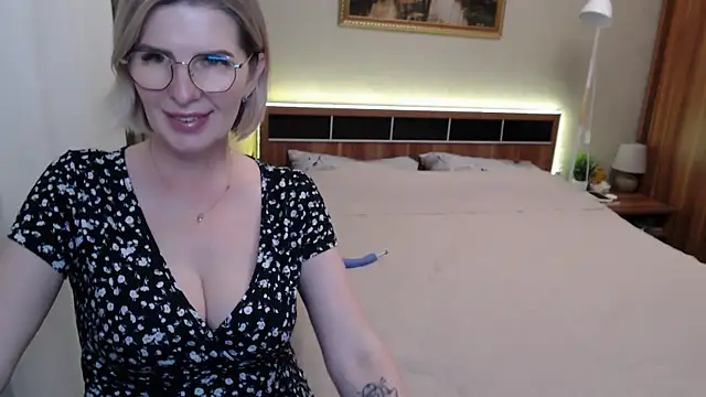 sensualEmilia Show in webcam