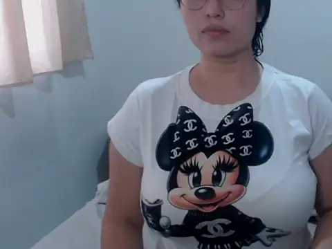 הופעת וובקאם של Elina_Rose888