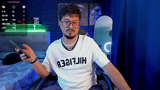 Show modela DaviidEvans_ na web-kameri