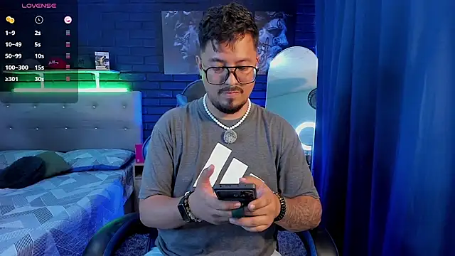 DaviidEvans_ Show in webcam