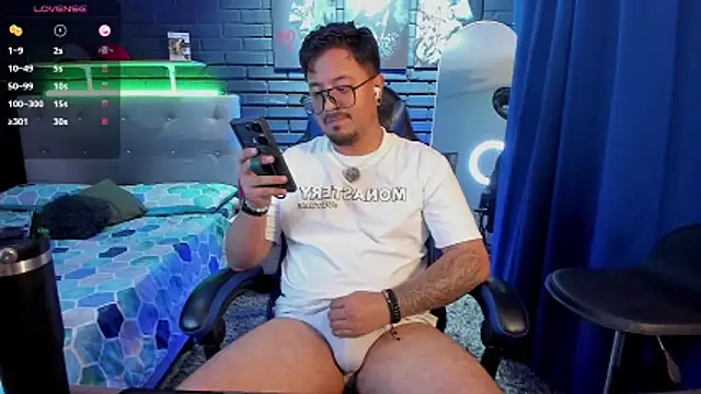 Show modela DaviidEvans_ na web-kameri