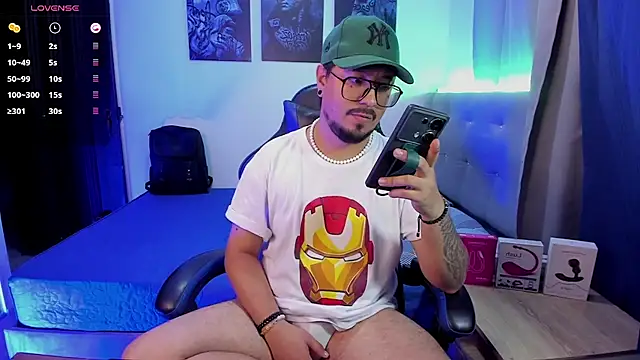 DaviidEvans_ Show in webcam