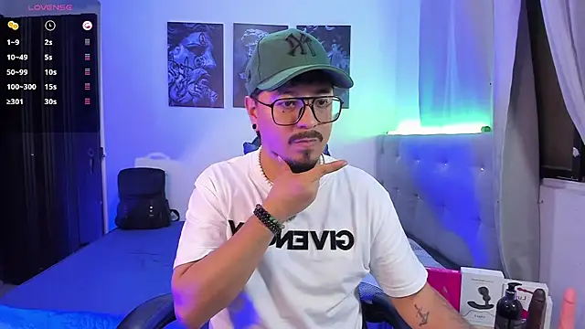 Show modela DaviidEvans_ na web-kameri