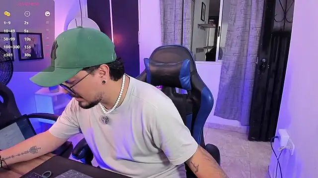 DaviidEvans_ Show in webcam