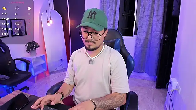 DaviidEvans_ Show in webcam