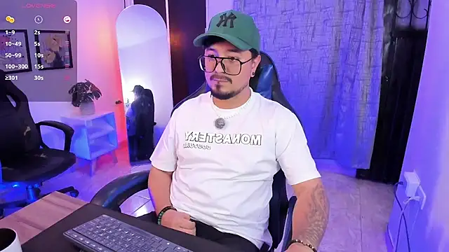 Show modela DaviidEvans_ na web-kameri