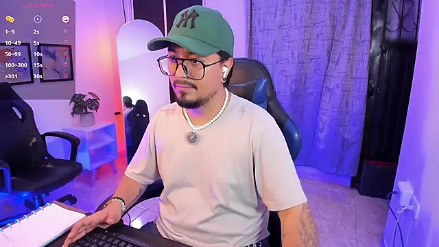 DaviidEvans_ Show in webcam