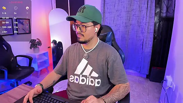 DaviidEvans_ Show in webcam