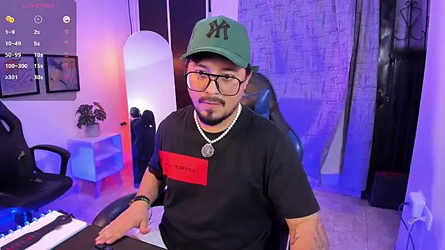 Show modela DaviidEvans_ na web-kameri