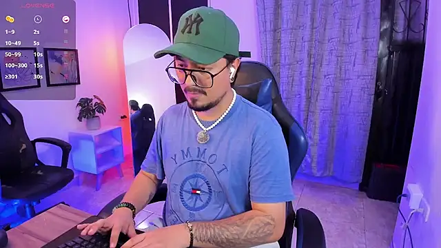 DaviidEvans_ Show in webcam