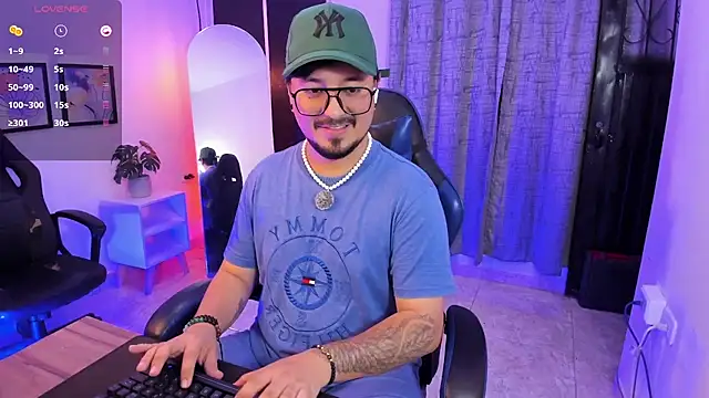 Show modela DaviidEvans_ na web-kameri