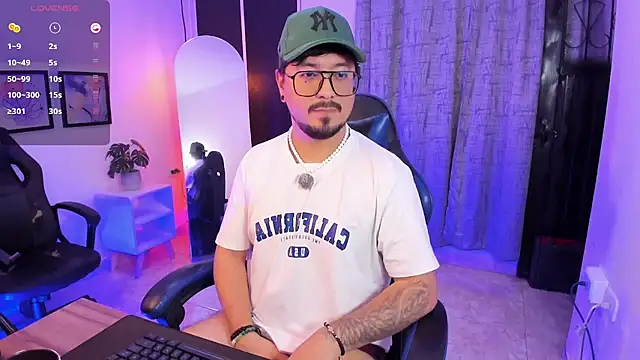 Show modela DaviidEvans_ na web-kameri
