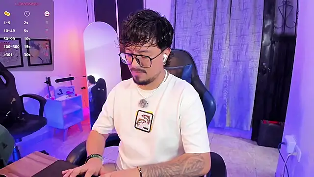 DaviidEvans_ Show in webcam