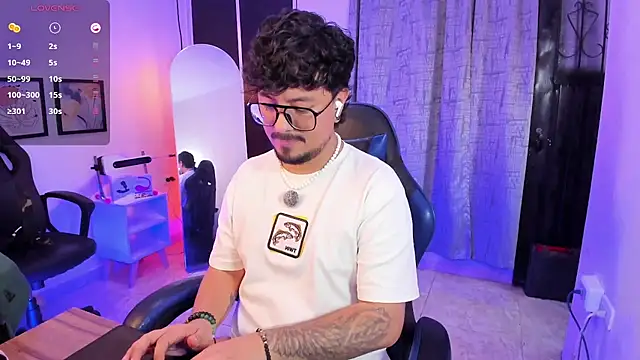 DaviidEvans_ Show in webcam