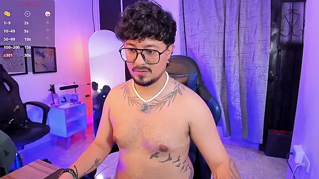 Show modela DaviidEvans_ na web-kameri
