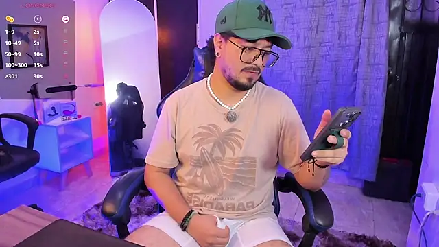Show modela DaviidEvans_ na web-kameri