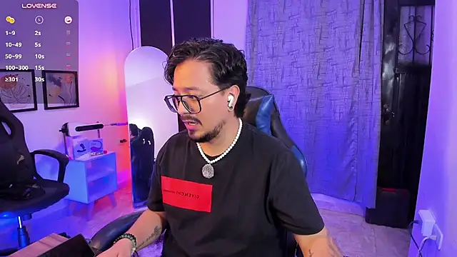 DaviidEvans_ Show in webcam