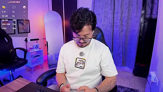 DaviidEvans_ Show in webcam