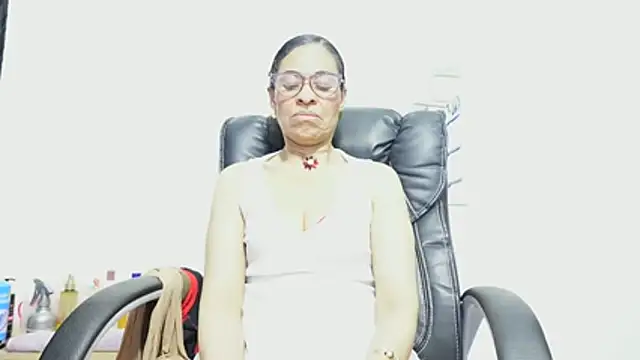 Aries_Mature 网络视讯表演