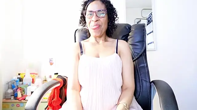 Aries_Mature's Webcam Show