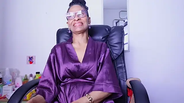 Aries_Mature Show in webcam