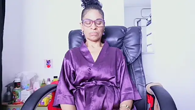 Aries_Mature Show in webcam