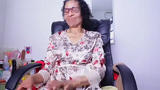 Aries_Mature 网络视讯表演