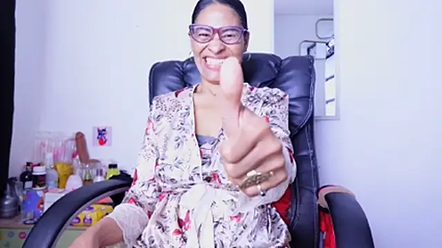 Aries_Mature 网络视讯表演
