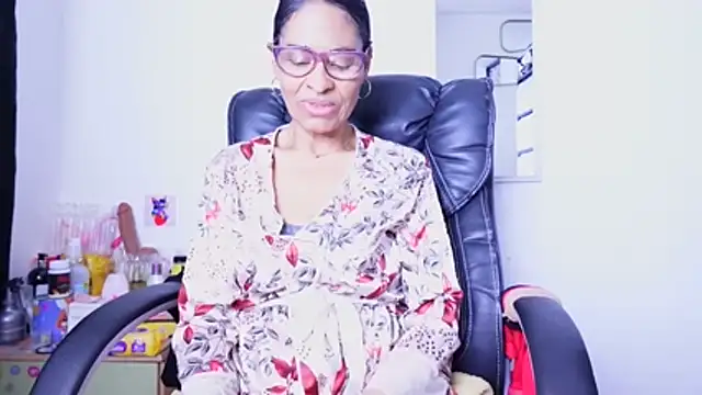 Aries_Mature 网络视讯表演