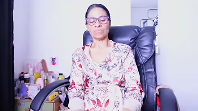 Aries_Mature 网络视讯表演