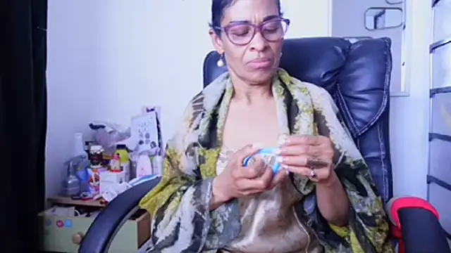 Aries_Mature's Webcam Show