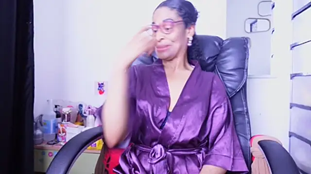 Aries_Mature 网络视讯表演