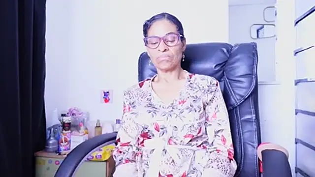 Aries_Mature 网络视讯表演