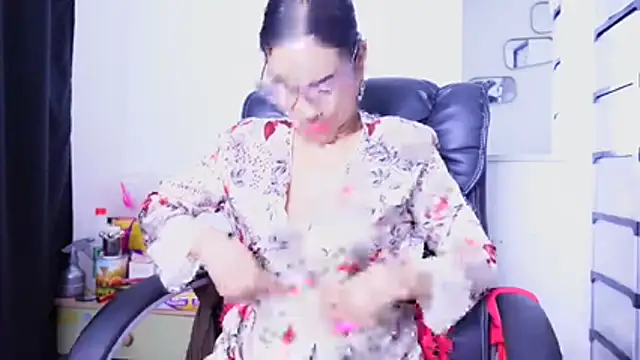 Aries_Mature's Webcam Show