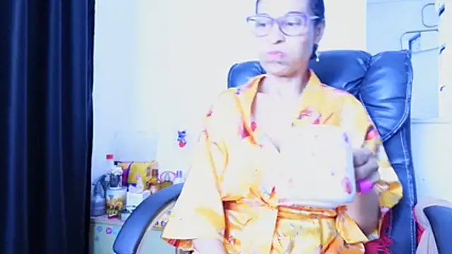 Aries_Mature 网络视讯表演