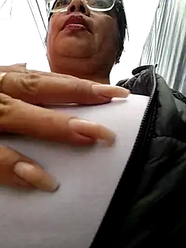 __valentina18's Webcam Show