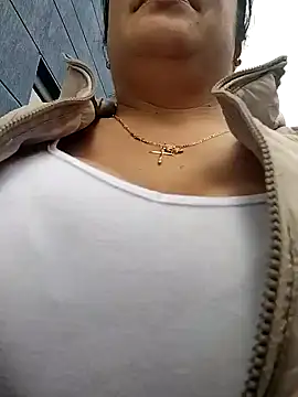 __valentina18: διαδικτυακό σόου στην κάμερα