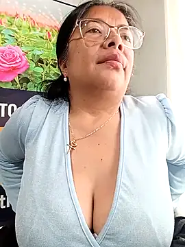Show modela __valentina18 na web-kameri