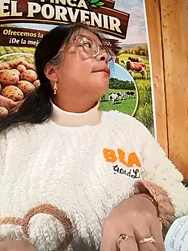 __valentina18: διαδικτυακό σόου στην κάμερα