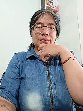 הופעת וובקאם של __valentina18