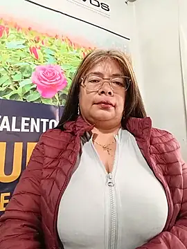 הופעת וובקאם של __valentina18