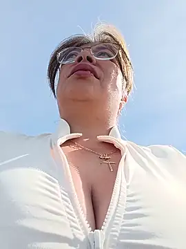 __valentina18: διαδικτυακό σόου στην κάμερα