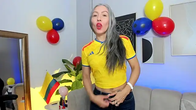 Show de _Nicoletteshea_ na webcam