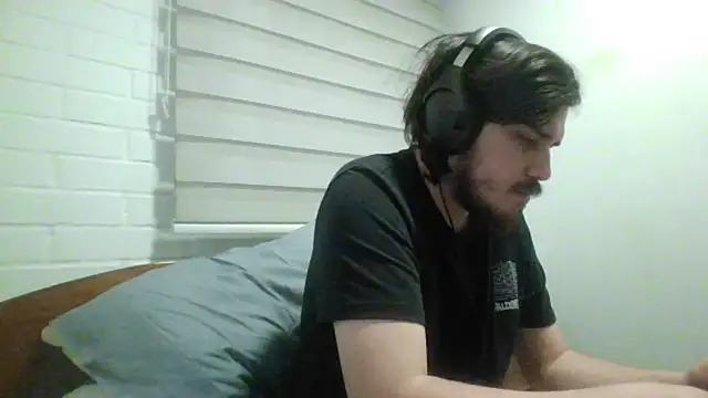 hung_weeb Show in webcam
